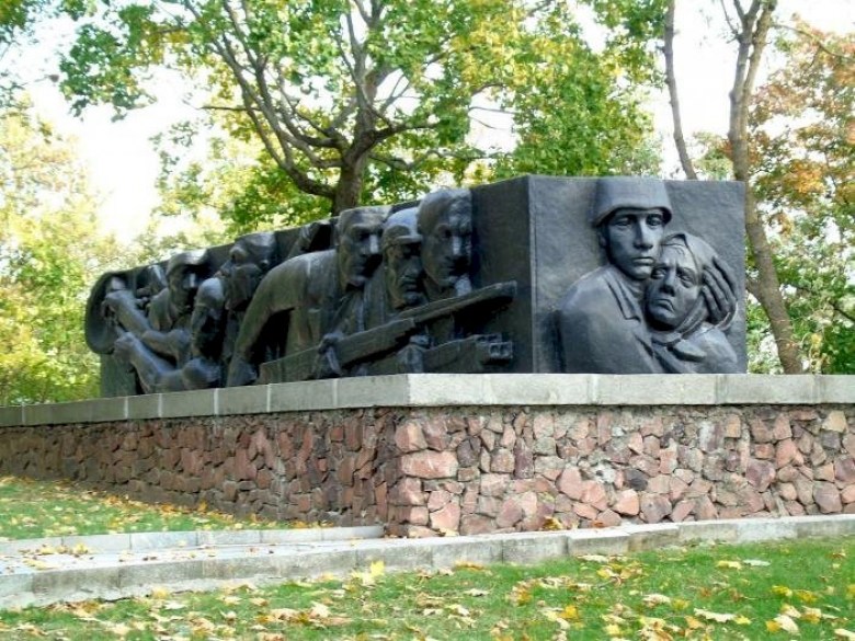 Памятник ополченцам-защитникам города