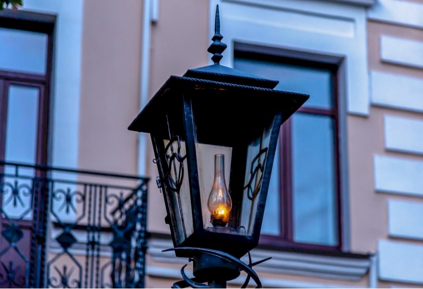 Зажжение керасиновых фонарей на ул. Советской